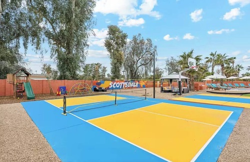 Avant House | Heated Pool, Volleyball, Pickleball, Hot Tub! Oasis Resort