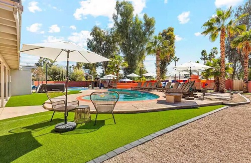 Avant House | Heated Pool, Volleyball, Pickleball, Hot Tub! Oasis Resort