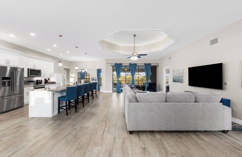 Burnt Store House | Heated Pool w/King Bed + Gulf Access + Game Room