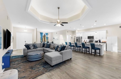 Burnt Store House | Heated Pool w/King Bed + Gulf Access + Game Room