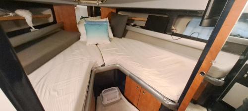 Avignon Boat Rental | HEBERGEMENT Bateau à Quai