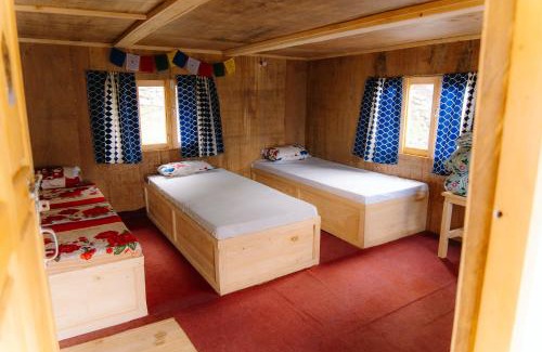 Gosainkund Hotel | Hello Trekkers Home, Sherpagaun
