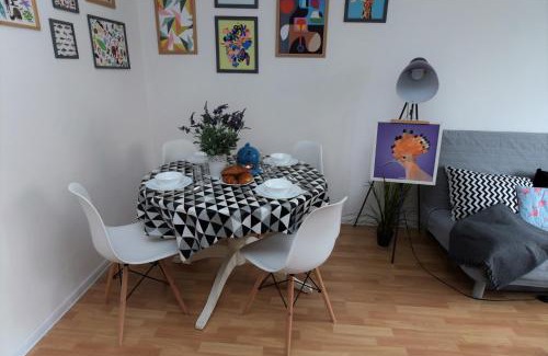 Mirow Apartment | Hello Warsaw! Calm Artistic City Center Apartment