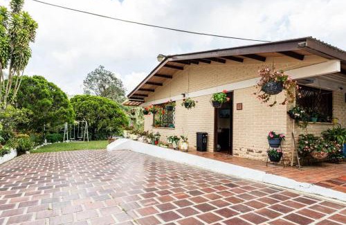 Cali Villa | Hermosa finca villajovi con piscina privada