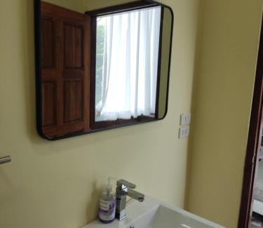 Thong Krut Apartment | Hi house 30 meters from the water line with sea and mountain view