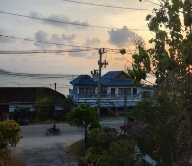 Thong Krut Apartment | Hi house 30 meters from the water line with sea and mountain view