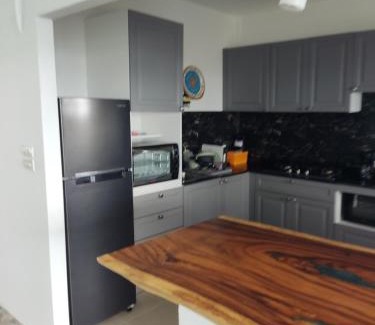 Thong Krut Apartment | Hi house 30 meters from the water line with sea and mountain view