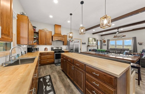 Markville House | Hibernation Station 6 BR on the Trails!