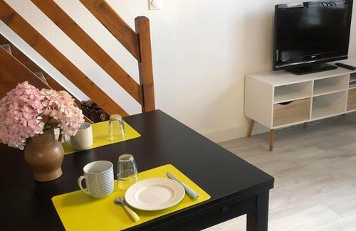 Courseulles-sur-Mer Apartment | HIBISCUS - Duplex - confort & calme à proximité plage & commerces