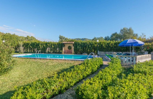 Crestatx House | Hibiscus
