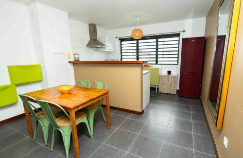 Cayenne Apartment | Hibiscus Standing- Appartement Cosy- 2 chambres Climatisées- Cuisine équipée- WIFI-Terrasse
