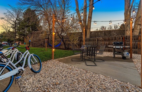 University Acres Condo | Hidden Gem Near Old Town | Grill & Cruiser Bikes!