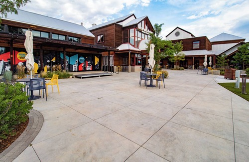 University Acres Condo | Hidden Gem Near Old Town | Grill & Cruiser Bikes!