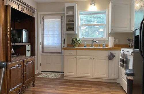 Suwanee Cottage | Hidden Gems in Heart of Suwanee 1Br/1Ba - 2 separate cottages available
