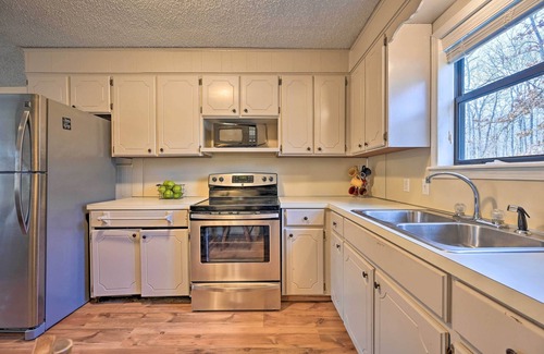 Broken Bow Cottage | 'Hidden Oaks' Broken Bow Vacation Rental, Pets OK!