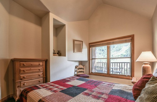 Mountain House Hotel | Hidden River Lodge 5995