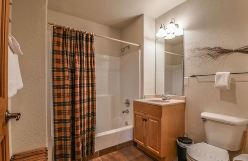 Mountain House Hotel | Hidden River Lodge 5995