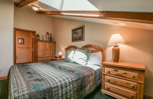 Mountain House Hotel | Hidden River Lodge 5995