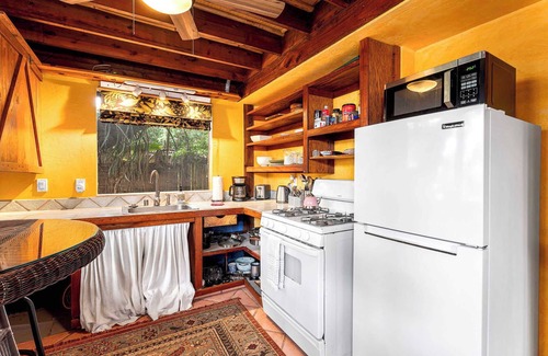 Kahaluu Bay Cabin | Hidden tree house - at the Jungle Hale
