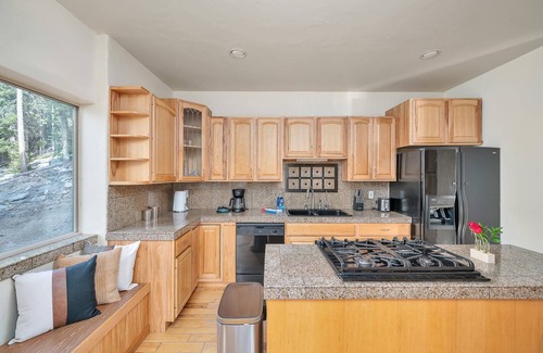 Evergreen House | Hide-A-Way in Evergreen. Private Hot Tub Pets Welcome