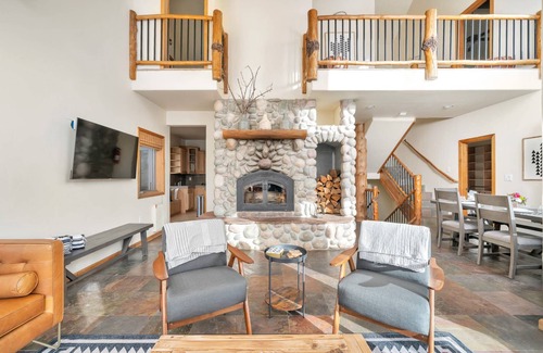 Evergreen House | Hide-A-Way in Evergreen. Private Hot Tub Pets Welcome