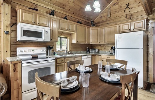 Sevierville Cabin | Hideaway Hangout! Family Retreat! Beautiful views, 3 decks, hot tub, multicade!