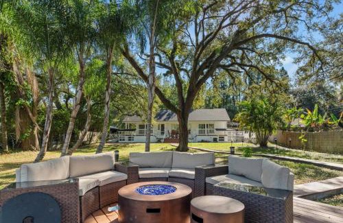 Old Seminole Heights House | Hideout on the Hillsborough is a Gorgeous Renovated 3BR Pet Friendly Home on the Hillsborough River located in the North End of Seminole Heights
