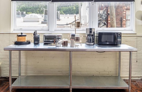 Downtown Asheville Apartment | High-design Loft on Historic Alley Park Free