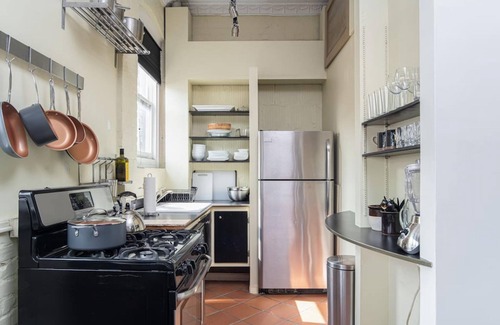 Downtown Asheville Apartment | High-design Loft on Historic Alley Park Free