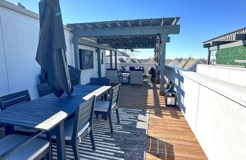 Shady Acres House | High-End 3BR/3.5BA Heights Home w Rooftop & WiFi