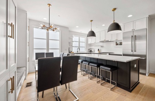 Tarrytown House | High-End Design + Private Pool - Sultana!