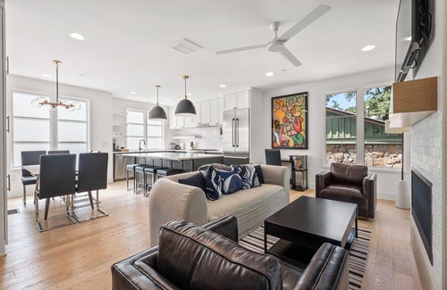 Tarrytown House | High-End Design + Private Pool - Sultana!