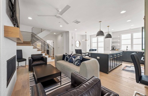 Tarrytown House | High-End Design + Private Pool - Sultana!