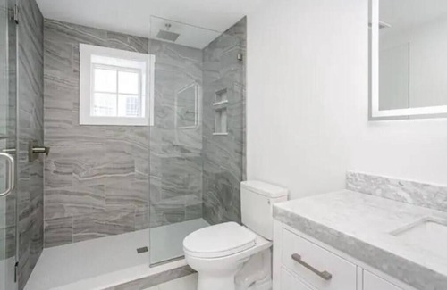 Historic Hill House | High-End Fully Renovated House- w/ yard & parking
