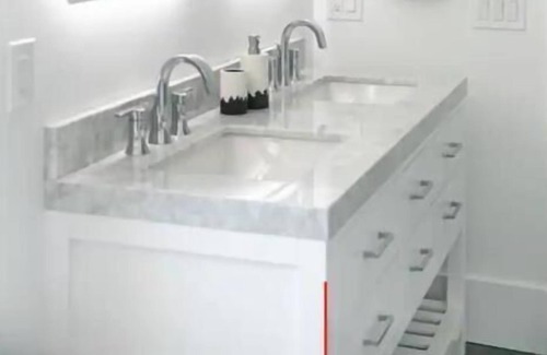 Historic Hill House | High-End Fully Renovated House- w/ yard & parking
