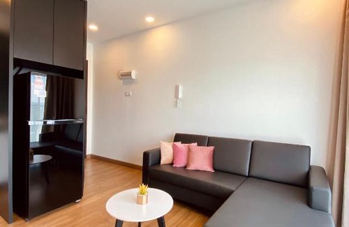 Kampung Bukit Dukong Apartment | HIGH floor Corner Unit - Landmark Residence 1, Free Wi-Fi, Free Parking, Nice View