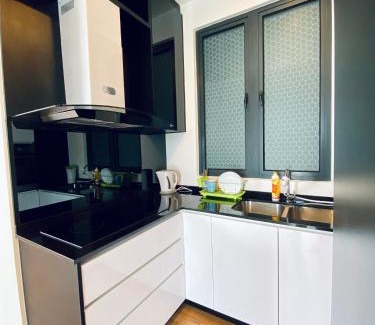 Kampung Bukit Dukong Apartment | HIGH floor Corner Unit - Landmark Residence 1, Free Wi-Fi, Free Parking, Nice View