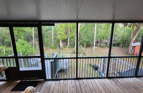 Steinhatchee House | "High On The River" a quaint cabin resting along the upper Steinhatchee River.
