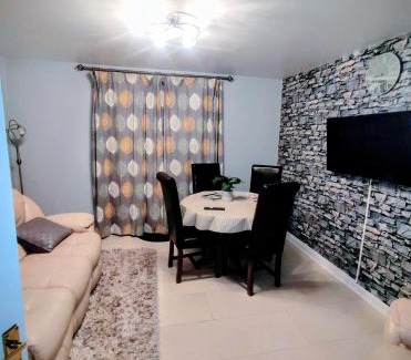Idle Apartment | High Rigg House Bradford - Luxury Accomodation with Private Parking