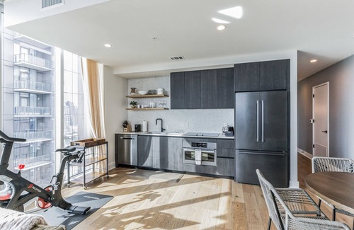 Rainey Street Historic District Condo | High Rise Luxury Condo With Lake & City Views