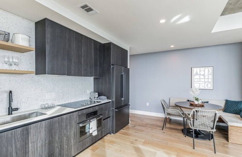 Rainey Street Historic District Condo | High Rise Luxury Condo With Lake & City Views