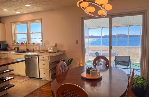 Valley Lee House | High River Bank with $1M Sunset View, 3 min to College
