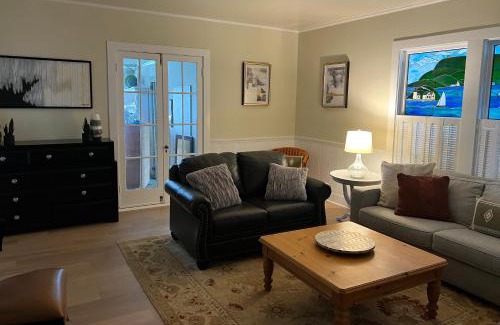 Camden Hotel | High Tide Inn on the Ocean, Motel and Cottages
