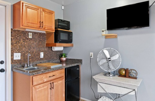 Joshua Tree House | 🌵 High View and Casita - Hot Tub, Fire Pit & BBQ in Joshua Tree! 🌵