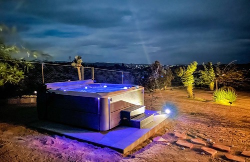 Joshua Tree House | 🌵 High View and Casita - Hot Tub, Fire Pit & BBQ in Joshua Tree! 🌵