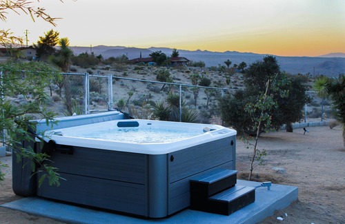Joshua Tree House | 🌵 High View and Casita - Hot Tub, Fire Pit & BBQ in Joshua Tree! 🌵