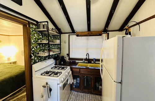 Hillsville Cabin | Highland Hideaway- Hot Tub