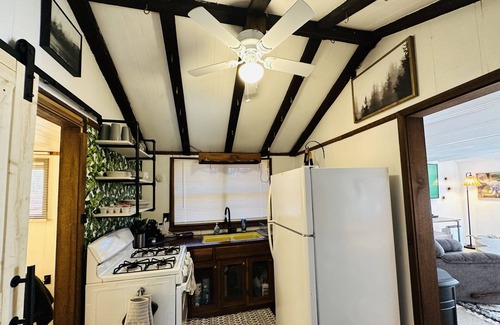 Hillsville Cabin | Highland Hideaway- Hot Tub