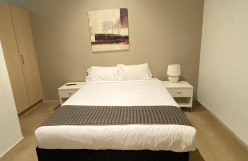 Melbourne Central Business District Hotel | Highlander INN