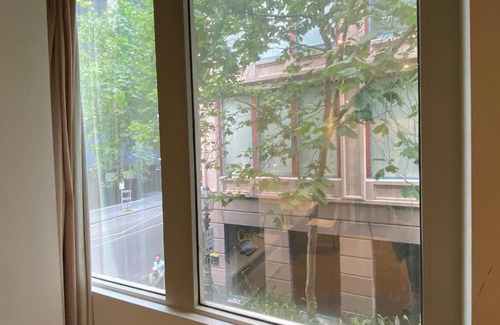 Melbourne Central Business District Hotel | Highlander INN